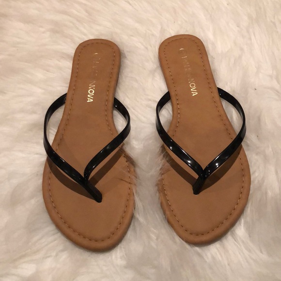 Basic Flip Flops - Picture 1 of 2